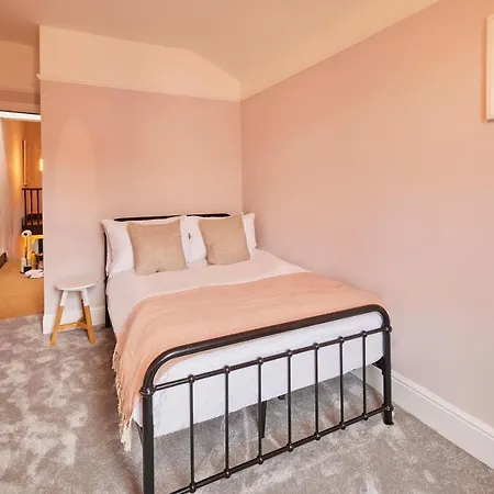 بيت للعطل Host & - Bath Street *