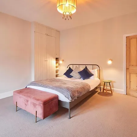 Host & - Bath Street * Saltburn-by-the-Sea